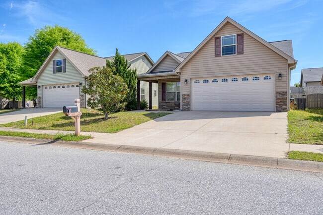 Building Photo - 707 Bankston Dr