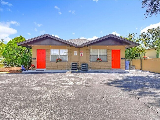 Building Photo - 139 Southeast Jefferson Cir N