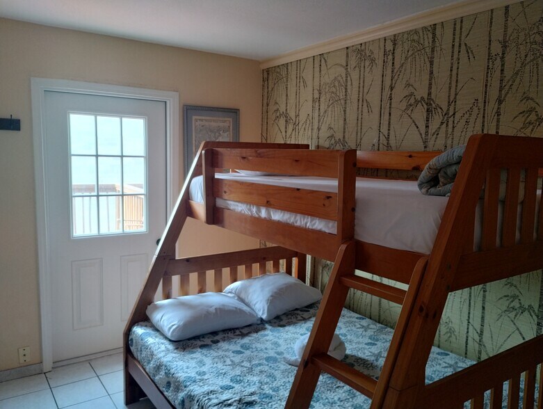 Building Photo - 103 E Capricorn Dr