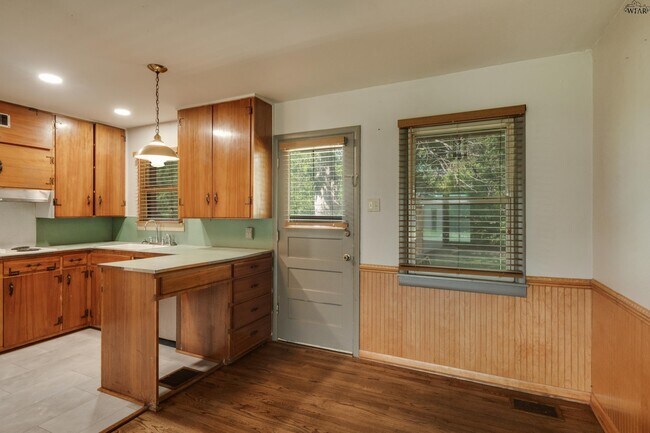 Building Photo - 4300 Hughes Dr