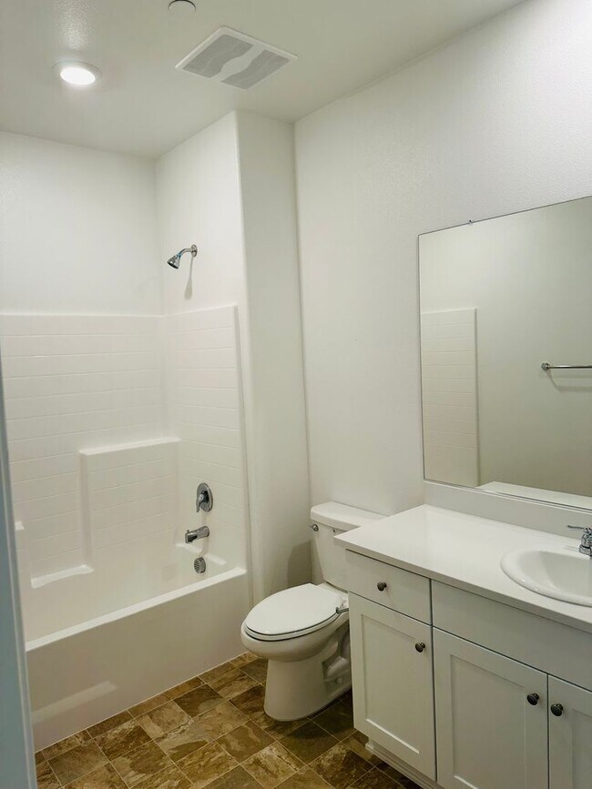 Building Photo - Newly Built 3 Bed Condo for Rent in Winche...