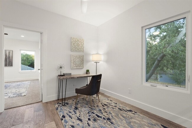 Building Photo - 933 W Eighth Street Unit