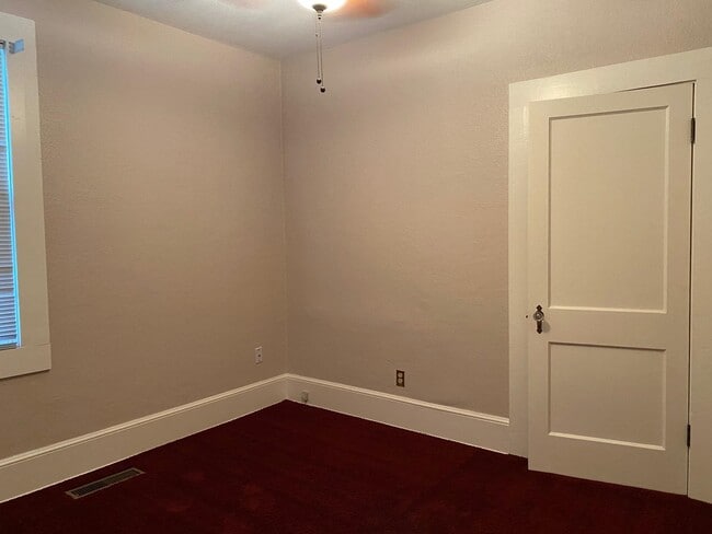 Building Photo - 411 Beard St