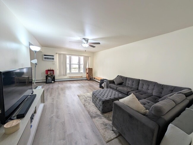 Building Photo - 125 Riverview Ct