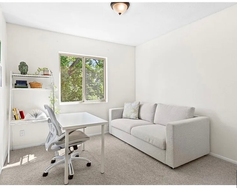 Building Photo - 9739 Wagon Train