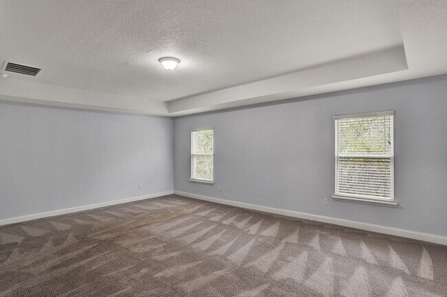 Building Photo - Beautiful 5/4 Home with Over 4k sqft, Fenced in Yard & 3 Car Garage! Pet friendly!