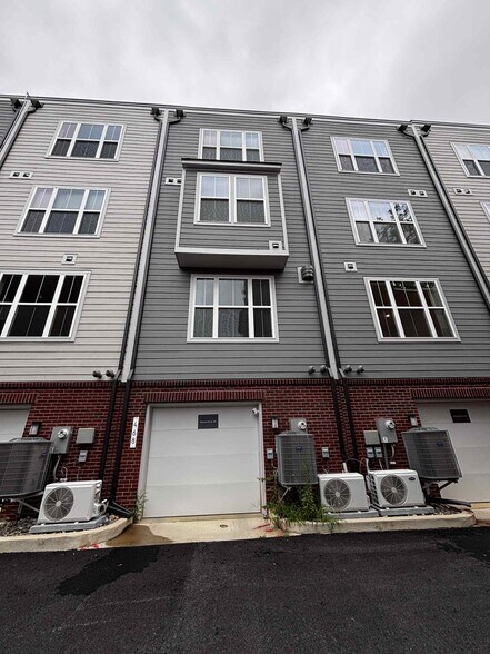 Building Photo - 468 Altezza Dr NE