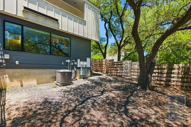 Building Photo - 3202 Clawson Rd