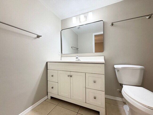 Building Photo - ~ Beautiful 3B/2.5B Lake Mary Home ~ Carpe...