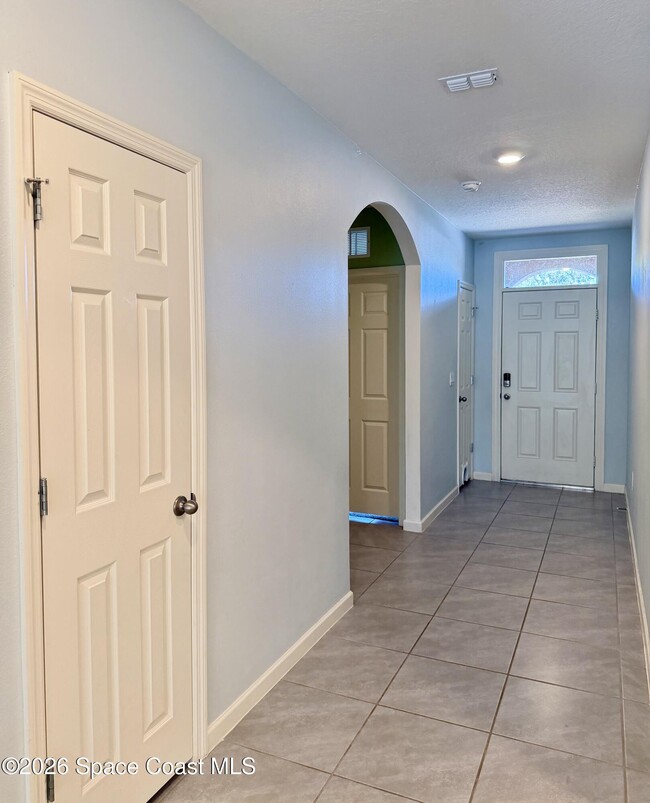 Building Photo - 282 Heritage St SW