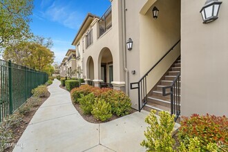 Building Photo - 453 Country Club Dr