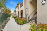 Building Photo - 453 Country Club Dr
