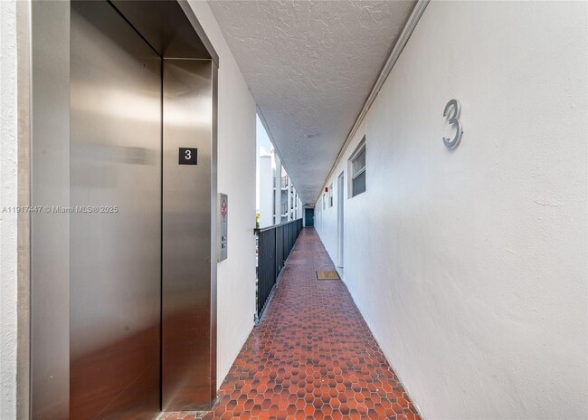 Building Photo - 2461 SW 22nd St