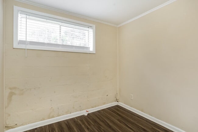 Building Photo - 2410 Ridgeway Dr