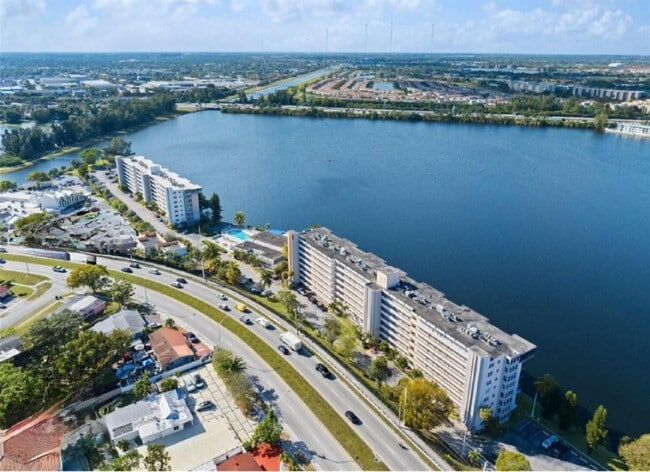 Building Photo - 1175 NE Miami Gardens Dr