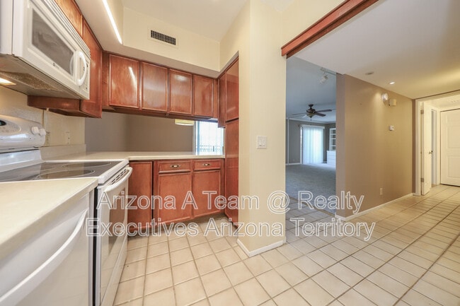 Building Photo - 3940 E Timrod St