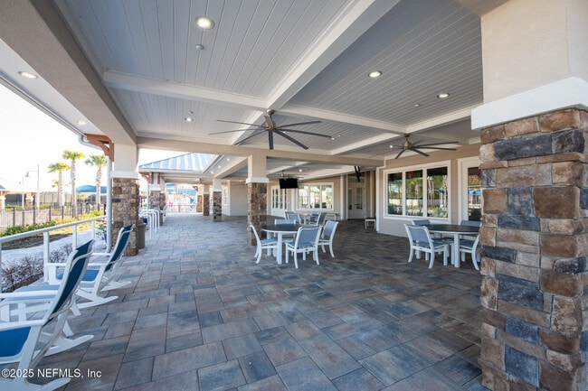 Building Photo - 259 Brandon Lks Dr