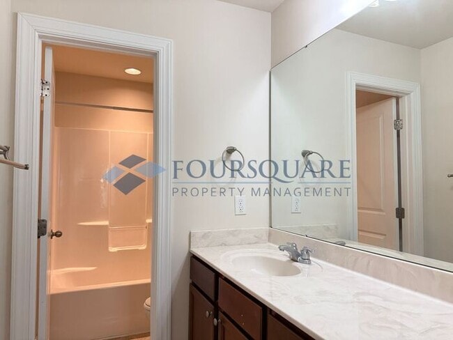 Building Photo - Spacious End-Unit Townhome with 2-Car Garage & Private Patio – Near Beaver Creek & Downtown Apex