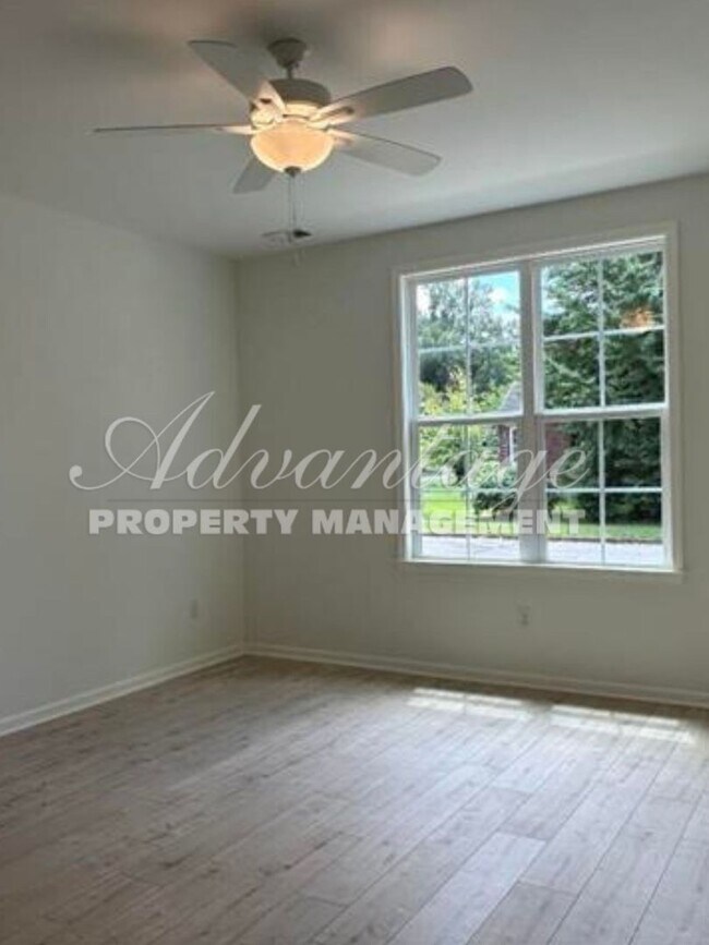 Building Photo - Gorgeous Updated Home For Rent in U of M a...