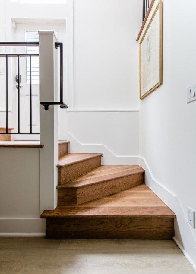Building Photo - Newly remodeled Greenwood Craftsman!