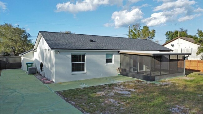 Building Photo - 1384 Valhalla St