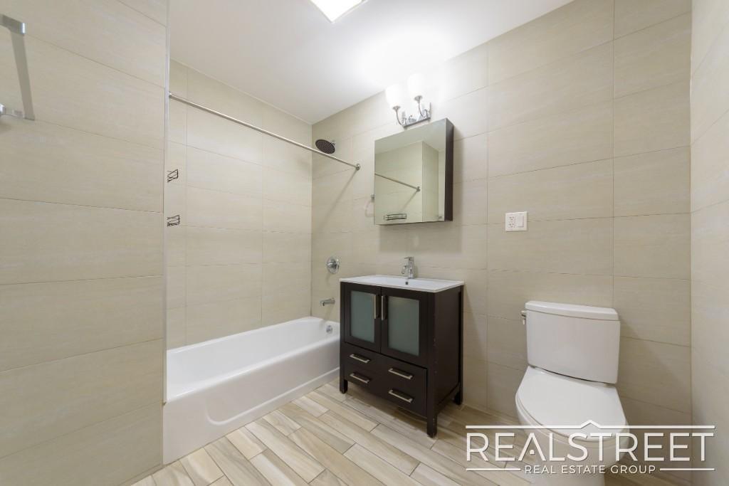 Building Photo - LUXURY 1 BED LOFT in Queens!