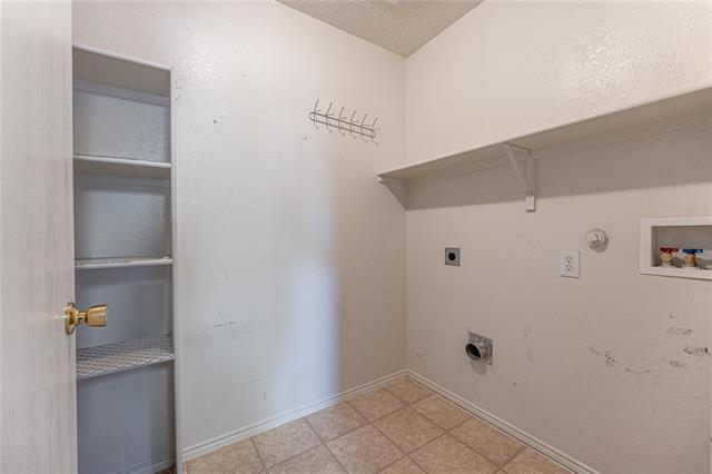 Building Photo - 2929 Jamestown Dr