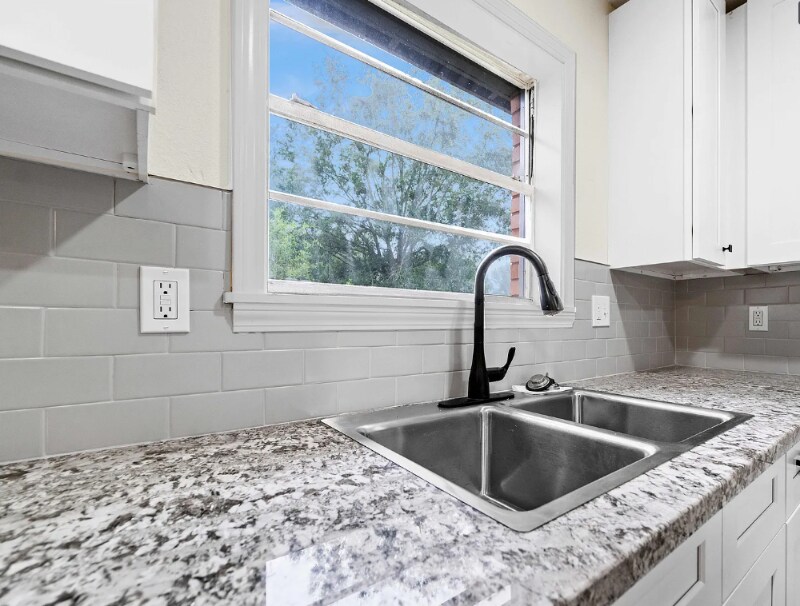 Building Photo - 246 4th Ave