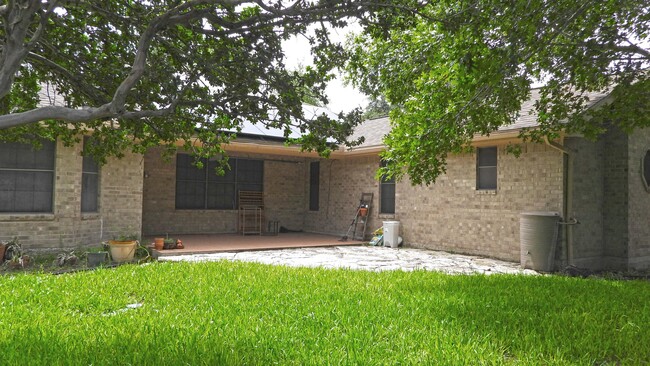 Building Photo - 2301 Anacua Cir