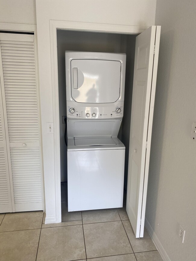 Building Photo - 1568 N Delaware Ave