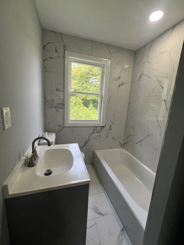 Building Photo - 680 E Main St