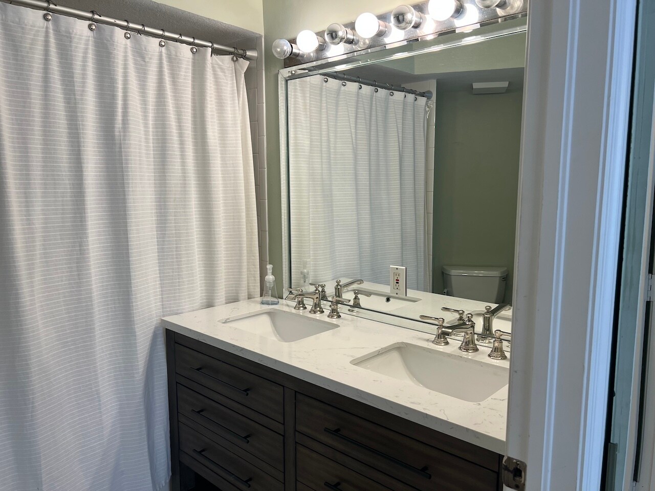Master Bathroom - 1096 Woodshire Ln