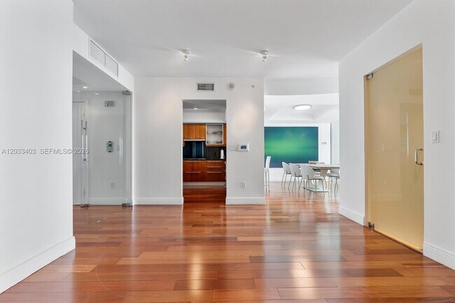 Building Photo - 1331 Brickell Bay Dr