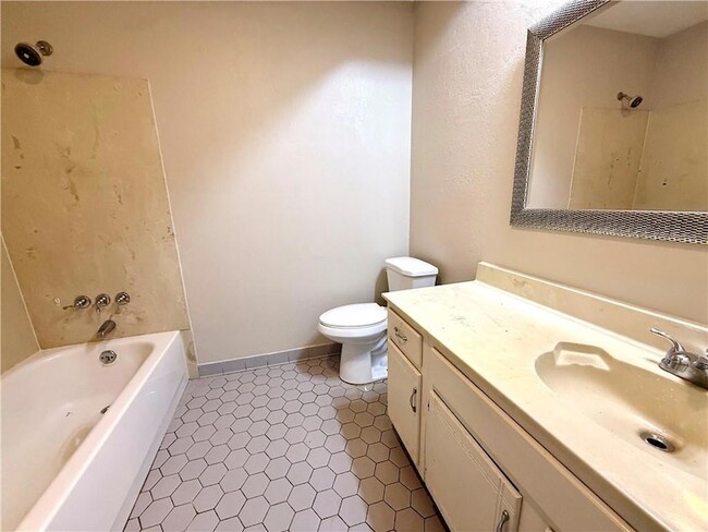 Building Photo - 450 Lenwood Dr