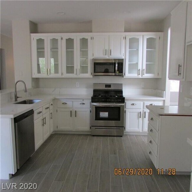 Building Photo - Beautiful 3 Bedroom/2.5 Baths in Summerlin