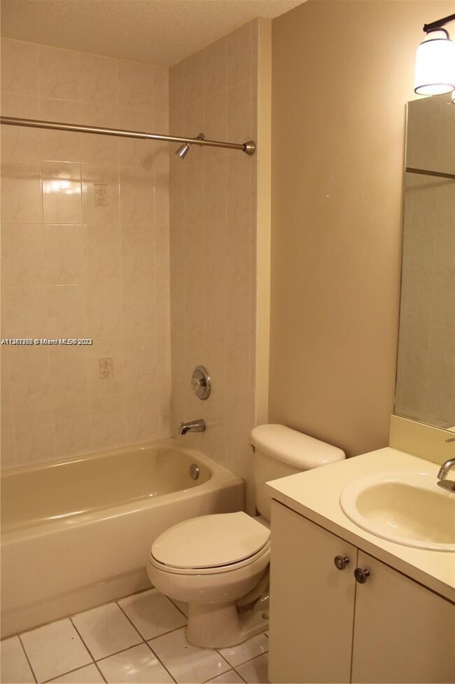 Building Photo - 4967 Tradewinds Ter