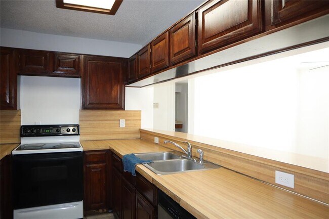 Building Photo - 2731 Eagle Pass