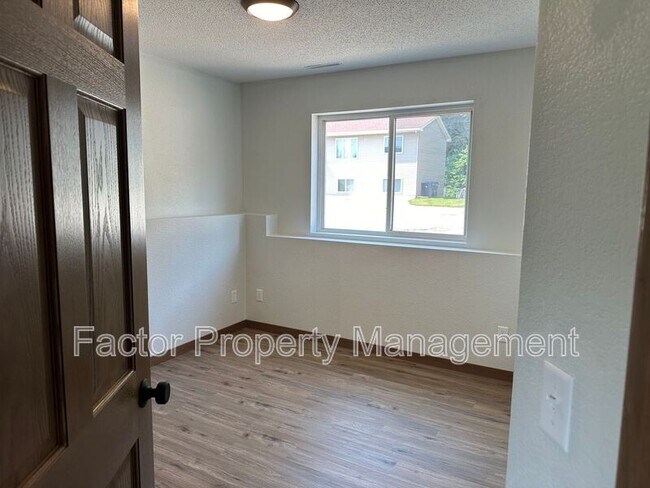 Building Photo - 154 Balcerzak Dr