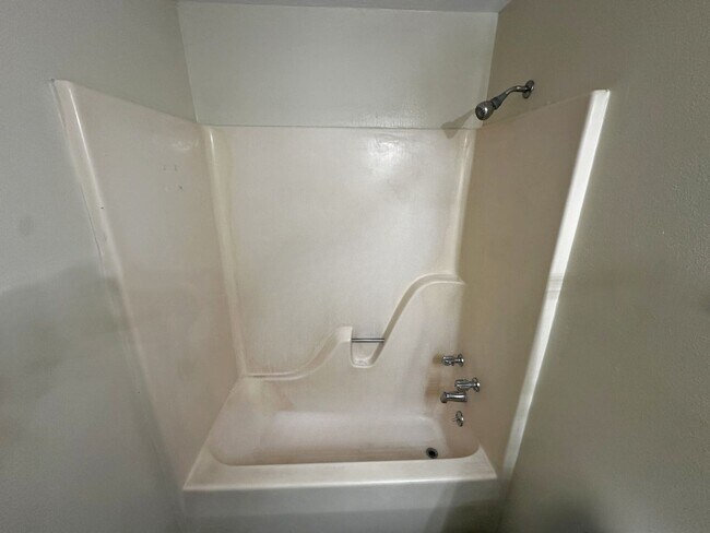 Building Photo - 111 Mallard Dr