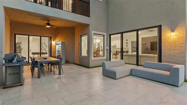 Building Photo - 9571 Eden Roc Ct