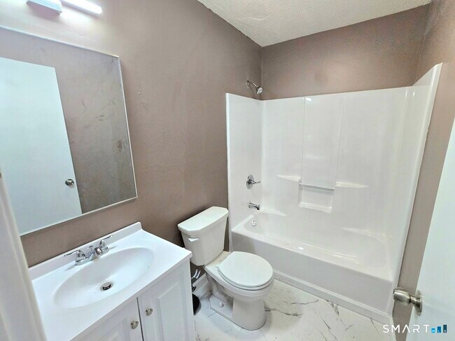 Building Photo - 272 Bellevue St