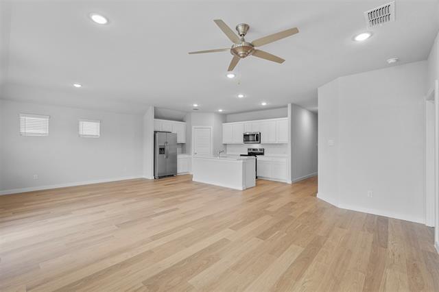 Building Photo - 350 Arcane St