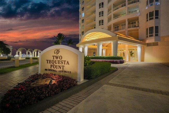 Building Photo - 808 Brickell Key Dr
