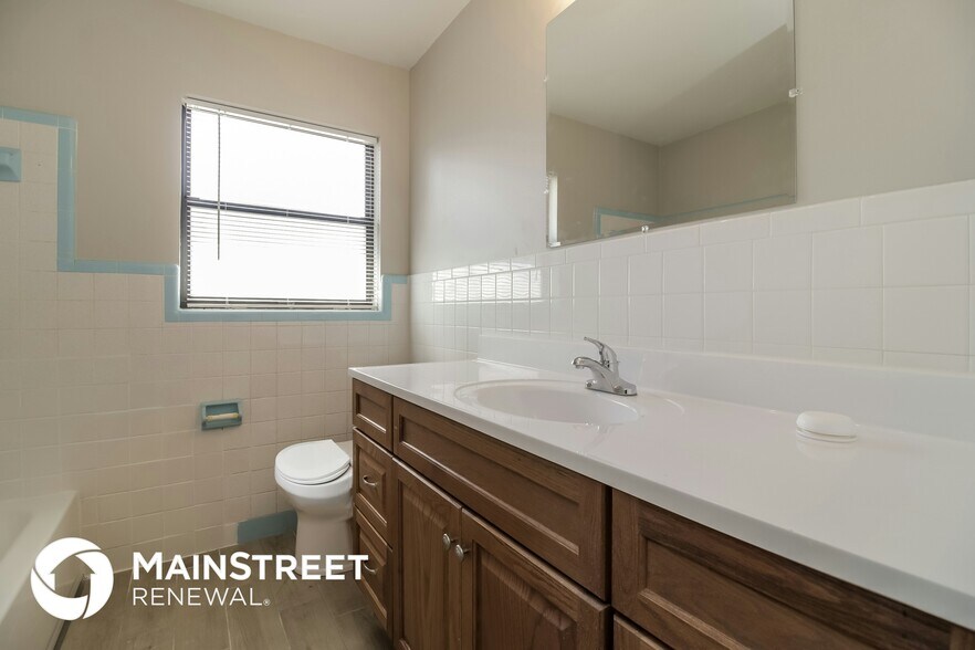Building Photo - 568 Gardenia Cir
