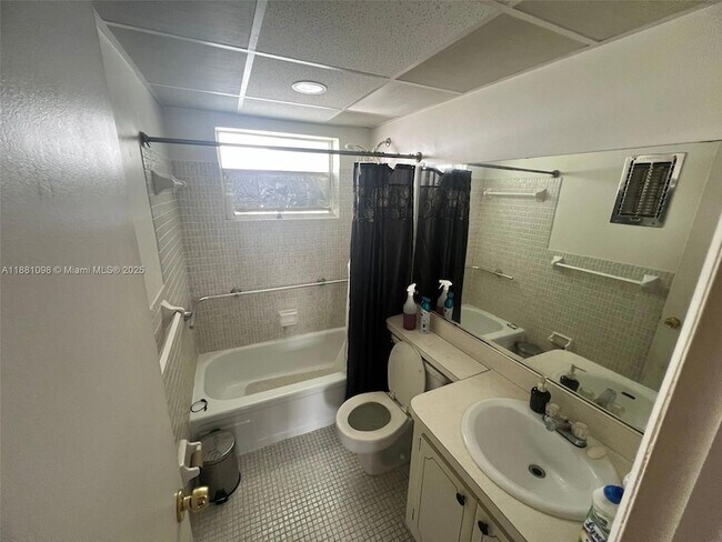 Building Photo - 1440 NW 43 Terrace