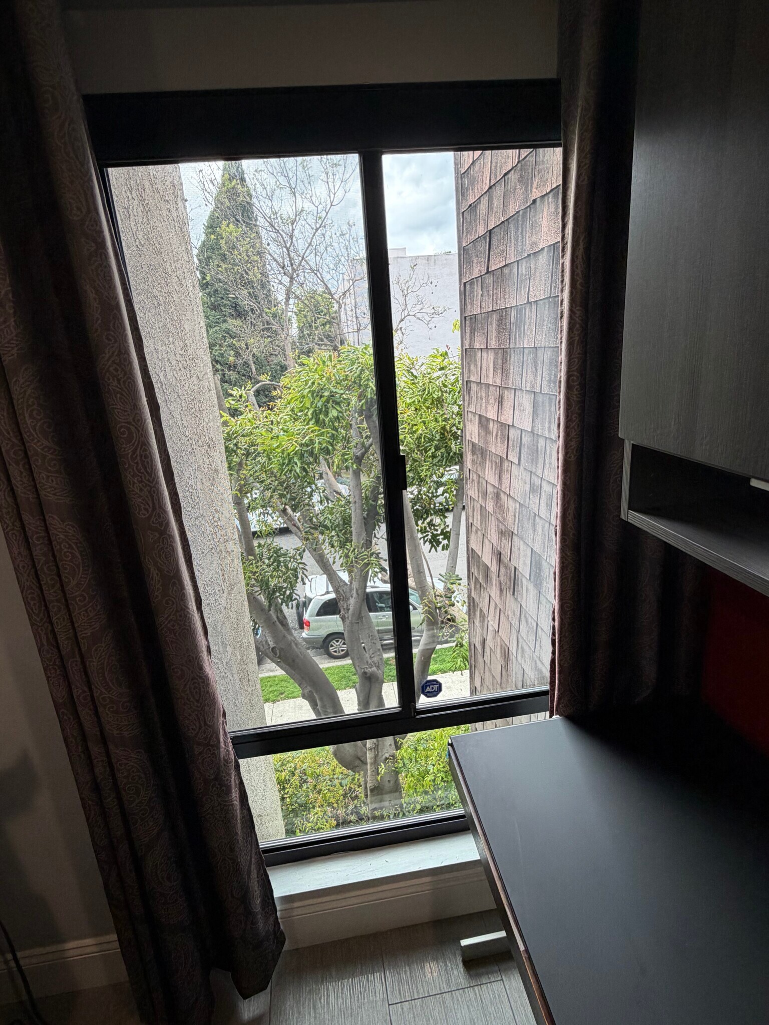 Building Photo - 950 N Kings Rd