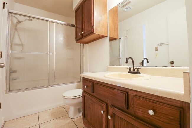 Building Photo - 2 Bed | 1 Bath | South Tulsa