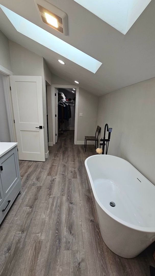 Building Photo - Fully furnished town home in Bigfork