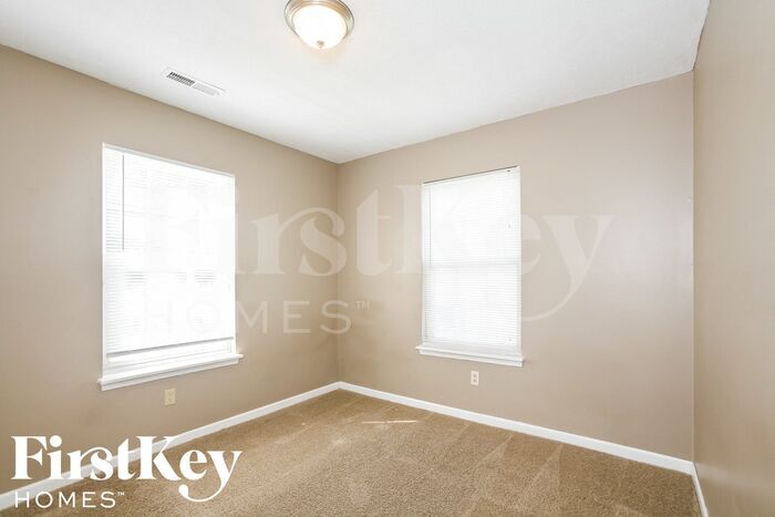 Building Photo - 11044 Leo Dr
