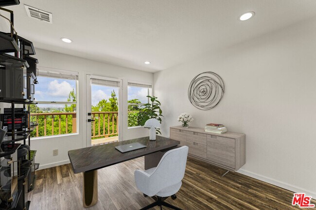 Building Photo - 11621 Sunshine Terrace